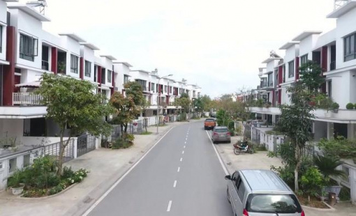 Bỏ chục tỷ đầu cơ nhà liền kề, biệt thự nhà đầu tư đang chật vật ra sao?