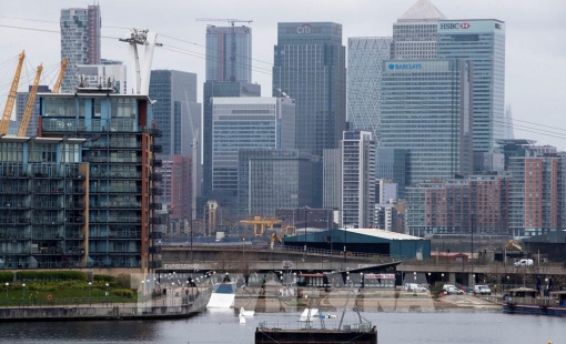 S&P: Anh đã rơi vào giai đoạn suy thoái kéo dài bốn quý