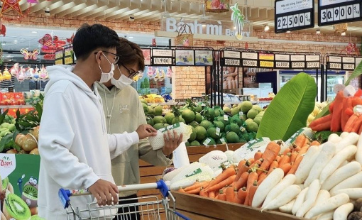 Đằng sau mức tăng 21% của tổng mức bán lẻ hàng hóa và doanh thu dịch vụ tiêu dùng