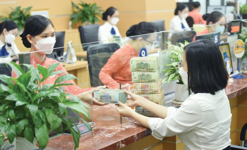 Ngân hàng lo ngại rủi ro tín dụng bất động sản và chứng khoán