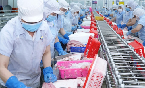 "Cạn" đơn hàng khiến doanh nghiệp thu hẹp sản xuất ngay trong mùa cao điểm