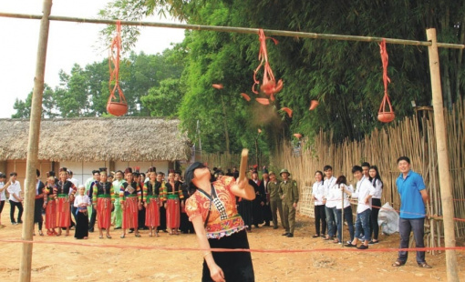 Xưa trò chơi dân gian đón Tết, nay đón Nguyên đán với game 4.0