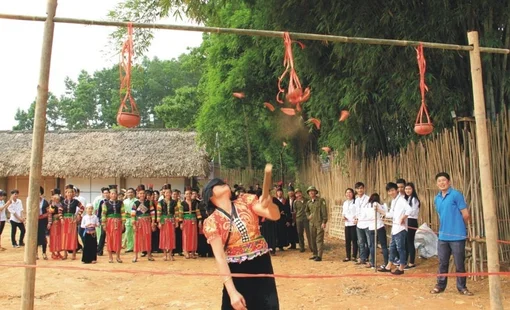 Xưa trò chơi dân gian đón Tết, nay đón Nguyên đán với game 4.0