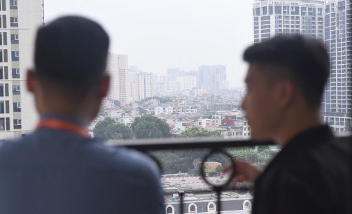 Tâm sự đầu năm 2023 của nhà đầu tư địa ốc: Vỡ mộng giàu nhanh, giờ chỉ mong thu tiền về