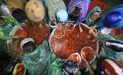 Sôi động thị trường phục vụ lễ cúng ông Công, ông Táo