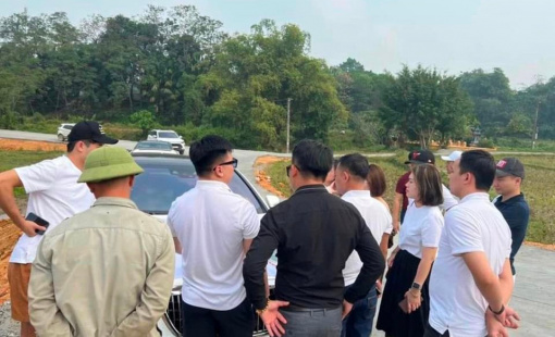 Động thái trái ngược của những nhà đầu tư: Người vội cắt lỗ, người ung dung “săn hàng”