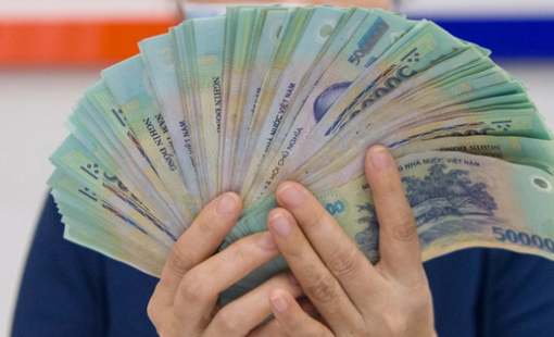 Thưởng tết trăm triệu, lại không có thời gian tiêu, Banker đành gửi lại tiền cho ngân hàng