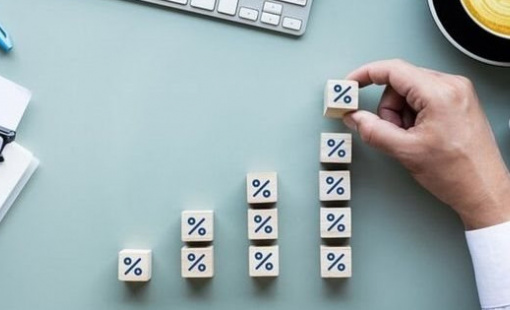 Người gửi tiền đua nhau tìm banker có thể hỗ trợ gửi tiền lãi suất cao và không ngần ngại mặc cả để được mức cao nhất