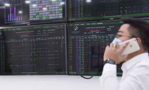 Khai xuân tích cực, VN-Index tăng gần 15 điểm trong phiên sáng