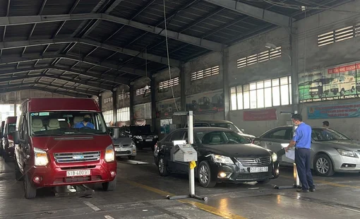 Nhu cầu vẫn "trái mùa", các trung tâm đăng kiểm làm việc ngay sau Tết