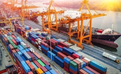 Hai kỳ nghỉ Tết sát nhau khiến xuất nhập khẩu sụt giảm mạnh, xuất siêu lớn