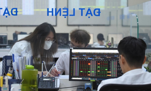 Chứng khoán châu Á có thêm một thị trường bứt tốc, VN-Index vẫn đi sau và bị cầm chân