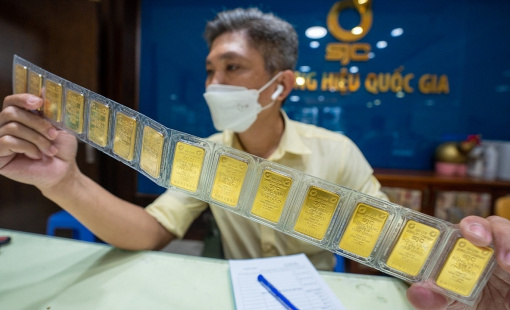Phản ứng của giá vàng SJC khi vàng thế giới lên đỉnh 7 tháng