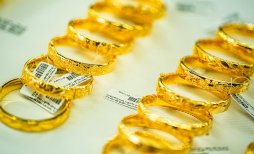 Giá vàng quay đầu đi xuống khi thị trường lao động khởi sắc
