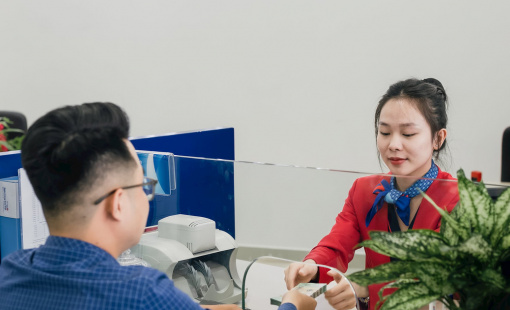 Ngân hàng "đua" giảm lãi suất cho vay, kích cầu tín dụng cuối năm