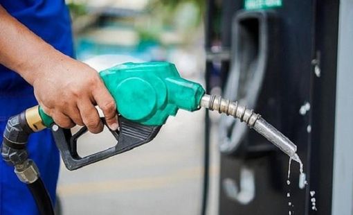Giá xăng giảm mạnh gần 600 đồng/lít, RON 92 chỉ còn 21.690 đồng/lít