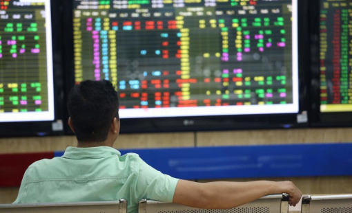 Nhà đầu tư "chán" chứng khoán, tiền gửi ngân hàng lập kỷ lục, điều gì đang diễn ra?