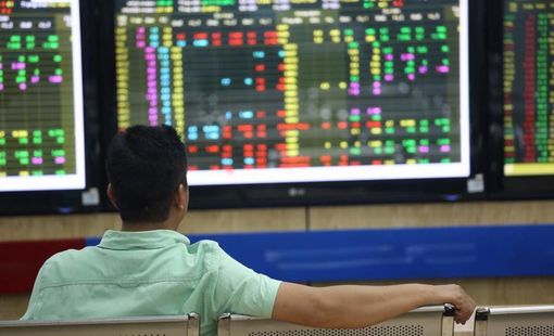 Nhà đầu tư "chán" chứng khoán, tiền gửi ngân hàng lập kỷ lục, điều gì đang diễn ra?