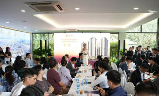 Người mua bất động sản liên tục "rút hầu bao" cận Tết