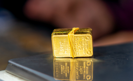 Tỷ giá đi ngang, giá vàng vẫn neo ở đỉnh