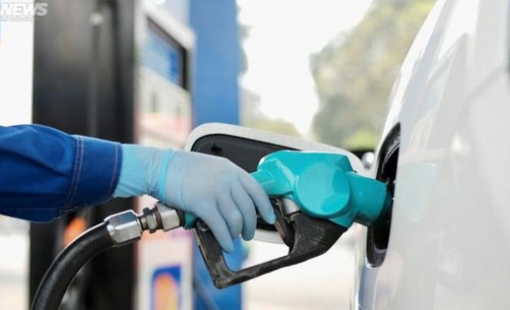 Giá xăng tăng mạnh hơn 700 đồng/lít