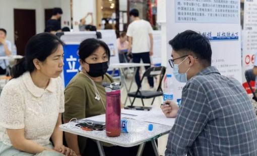 Suy thoái bất động sản kéo dài và niềm tin kinh doanh mong manh đè nặng lên thị trường việc làm của Trung Quốc