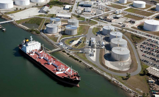 Thị trường dầu thế giới biến động sau động thái hạ mạnh sản lượng lần đầu của Nga