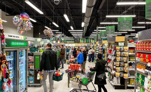 Doanh số bán lẻ của Mỹ phục hồi mạnh nhất kể từ năm 2021