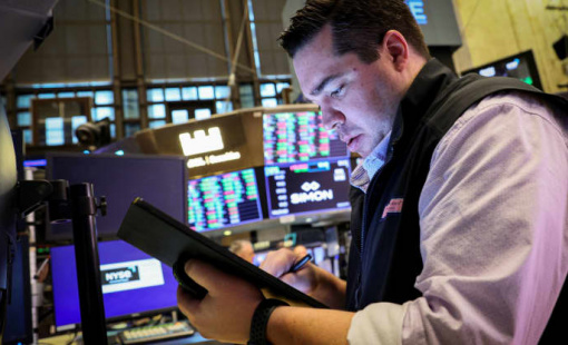 Nhà đầu tư chứng khoán Mỹ bán mạnh cổ phiếu