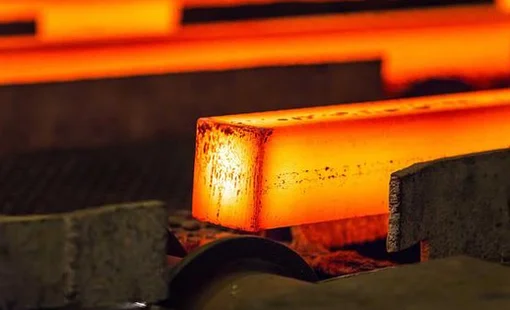 Giá thép thế giới nóng lên từng ngày, vì sao cổ phiếu thép chững lại?