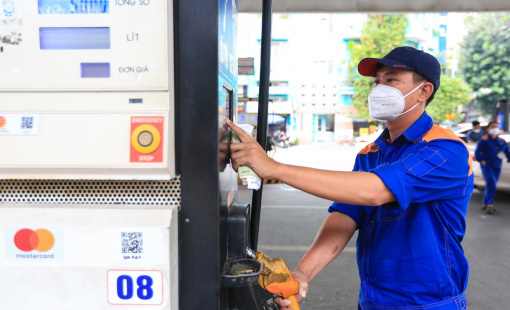 Giá xăng tiếp tục giảm
