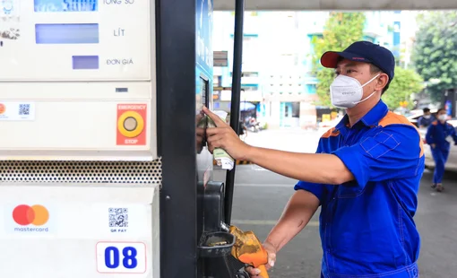 Giá xăng tiếp tục giảm