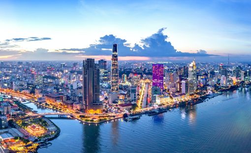 Standard Chartered: Kinh tế Việt Nam vẫn tăng trưởng, nhưng cần thận trọng hơn