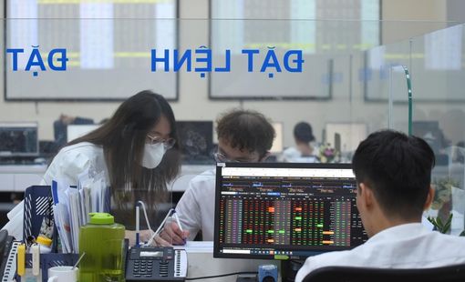 Nhiều cổ phiếu khó tăng tiếp do thanh khoản thị trường cạn kiệt