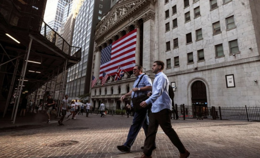 Chứng khoán Mỹ giảm sâu, Dow Jones sụt 500 điểm sau quyết định của Fed