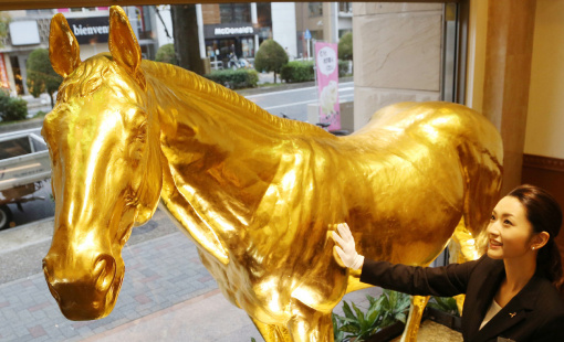 Lý do Trung Quốc không ngừng tăng cường dự trữ vàng