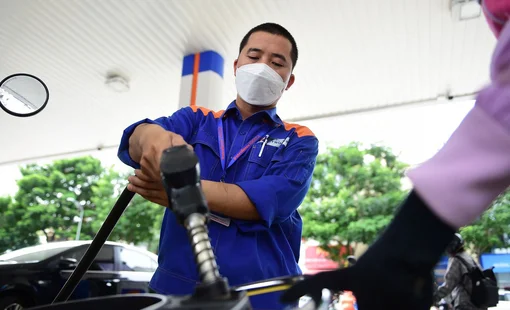 Giá xăng dầu đồng loạt tăng mạnh
