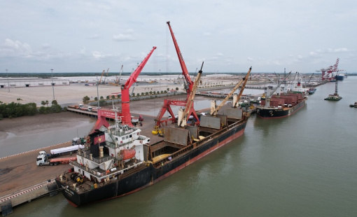 PVCFC nhập khẩu 6.500 tấn DAP đáp ứng nhu cầu vụ Hè Thu