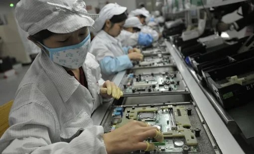 Apple nói lời "chia tay cay đắng" với Trung Quốc, "công xưởng iPhone" ngay lập tức cắt hơn 10% lương, mất 1 nửa nhân sự