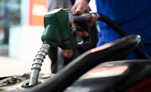 Giá xăng quay đầu giảm về dưới 24.000 đồng/lít