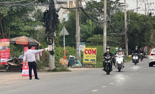Nhận hàng giảm giá từ tay nhà đầu tư, môi giới liên tục rao "ngộp sâu lắm rồi!"
