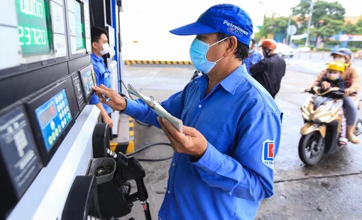 Giá xăng được điều chỉnh tăng nhẹ