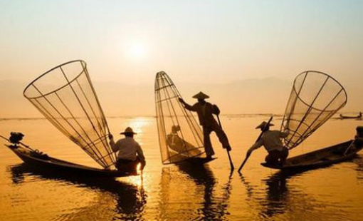 Phiên 5/4: Khối ngoại quay đầu mua ròng gần 200 tỷ đồng, tâm điểm giải ngân cổ phiếu 'quốc dân'