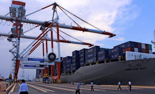Xuất khẩu Trung Quốc tăng trưởng vượt mọi dự báo