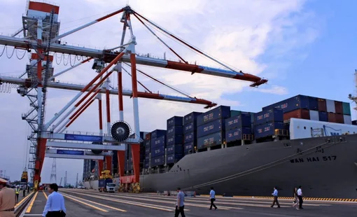 Xuất khẩu Trung Quốc tăng trưởng vượt mọi dự báo