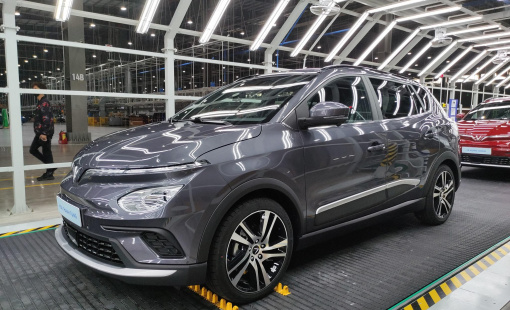 Top xe bán chạy tháng 4: Hai mẫu xe điện VinFast bùng nổ