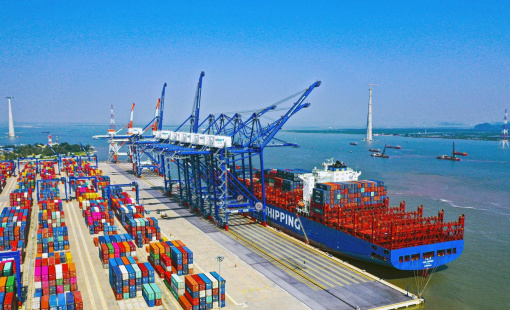 Xuất nhập khẩu sụt giảm mạnh, "hụt hơi" gần 37,5 tỷ USD