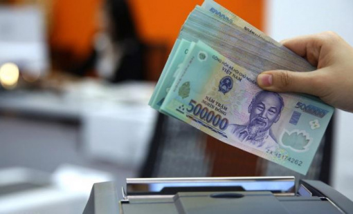 Lãi suất huy động tiếp tục giảm 0,5%, ngành nào được hưởng lợi?