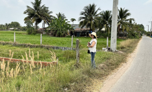 Nhà đầu tư ôm nhiều bất động sản: "Tôi phải bán bất động sản ở gần, gồng đất ở xa"
