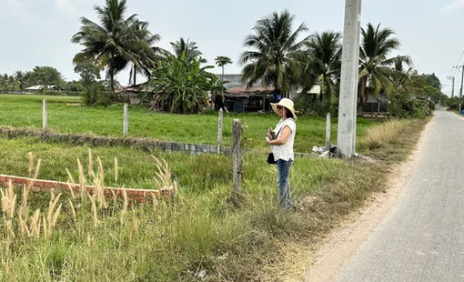 Nhà đầu tư ôm nhiều bất động sản: "Tôi phải bán bất động sản ở gần, gồng đất ở xa"